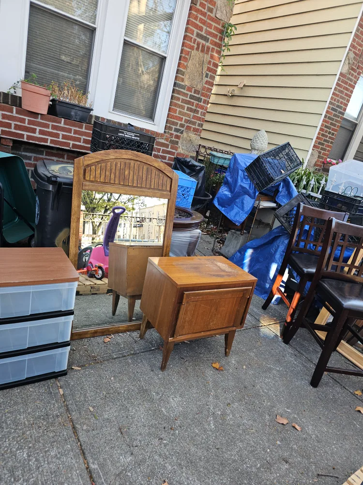 YARD AND GARAGE SALE TODAY!! image indicator(4)