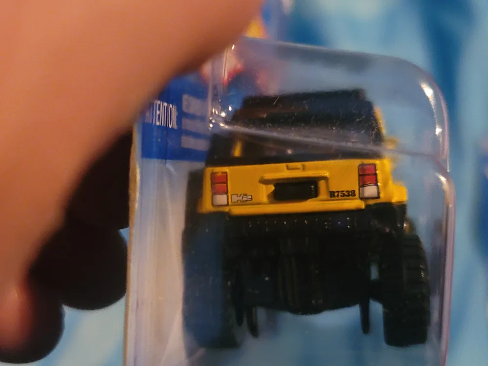 Hot Wheels Hummer H2 Yellow City Park image indicator(4)