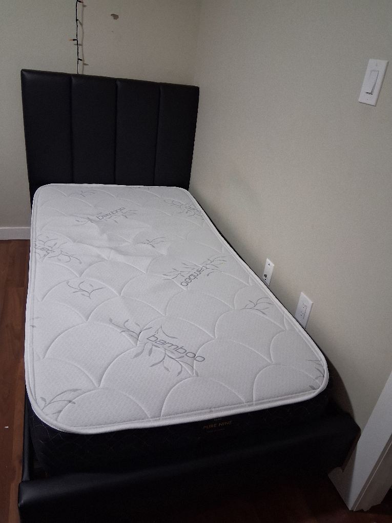 twin Bed with twin mattress make an offer - photo 3