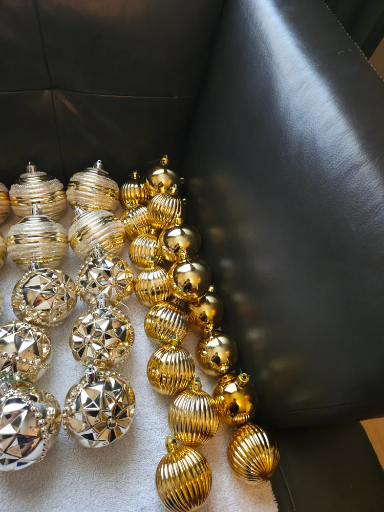 Gold Christmas Ornaments - Mixed Styles - 45 image indicator(4)