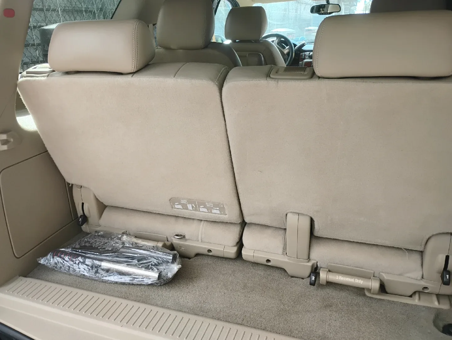 third row seat Tahoe 2007-2014 image indicator(3)