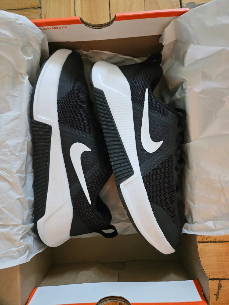 BNIB)Nike MC Trainer 3 Size 7.5US Women's Running Shoes thumbnail