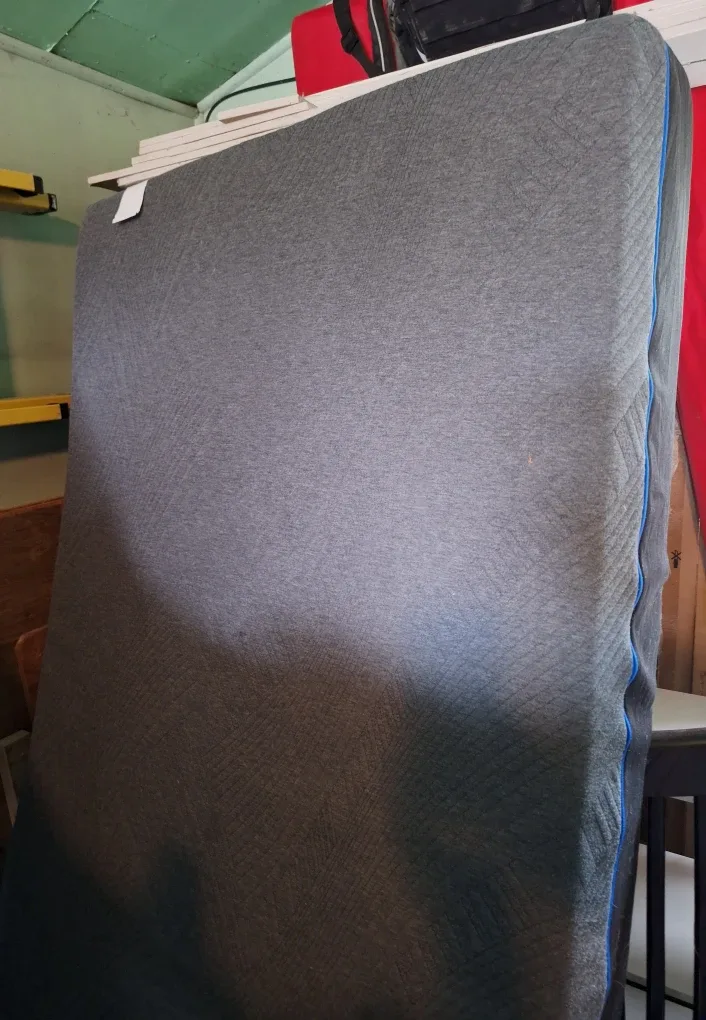 MUST GO ASAP!!! Natulily Twin Size 8-Inch Memory Foam Mattress image indicator(5)