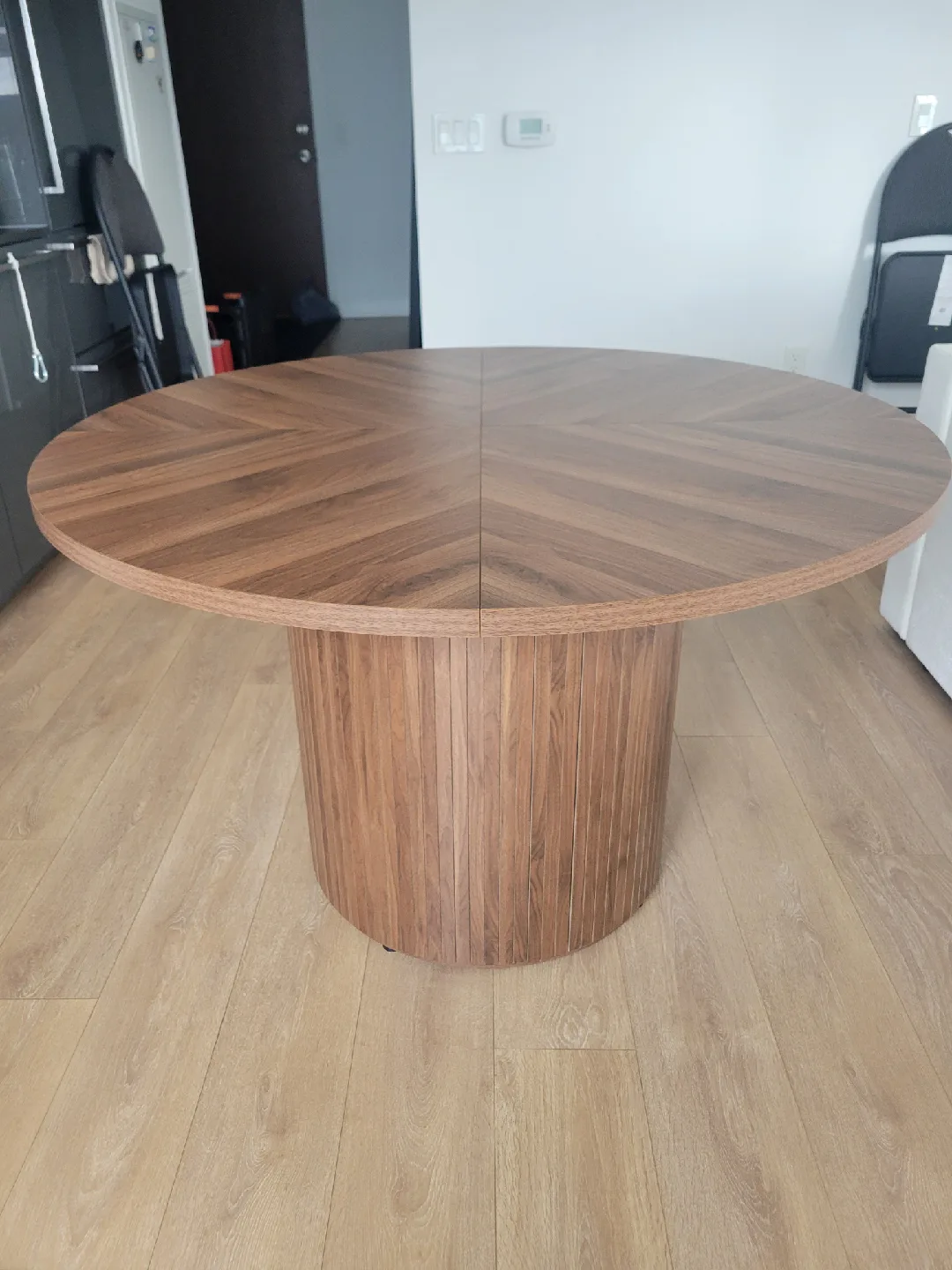 Round Wooden Dining Table - 47.24" Diameter image indicator(4)