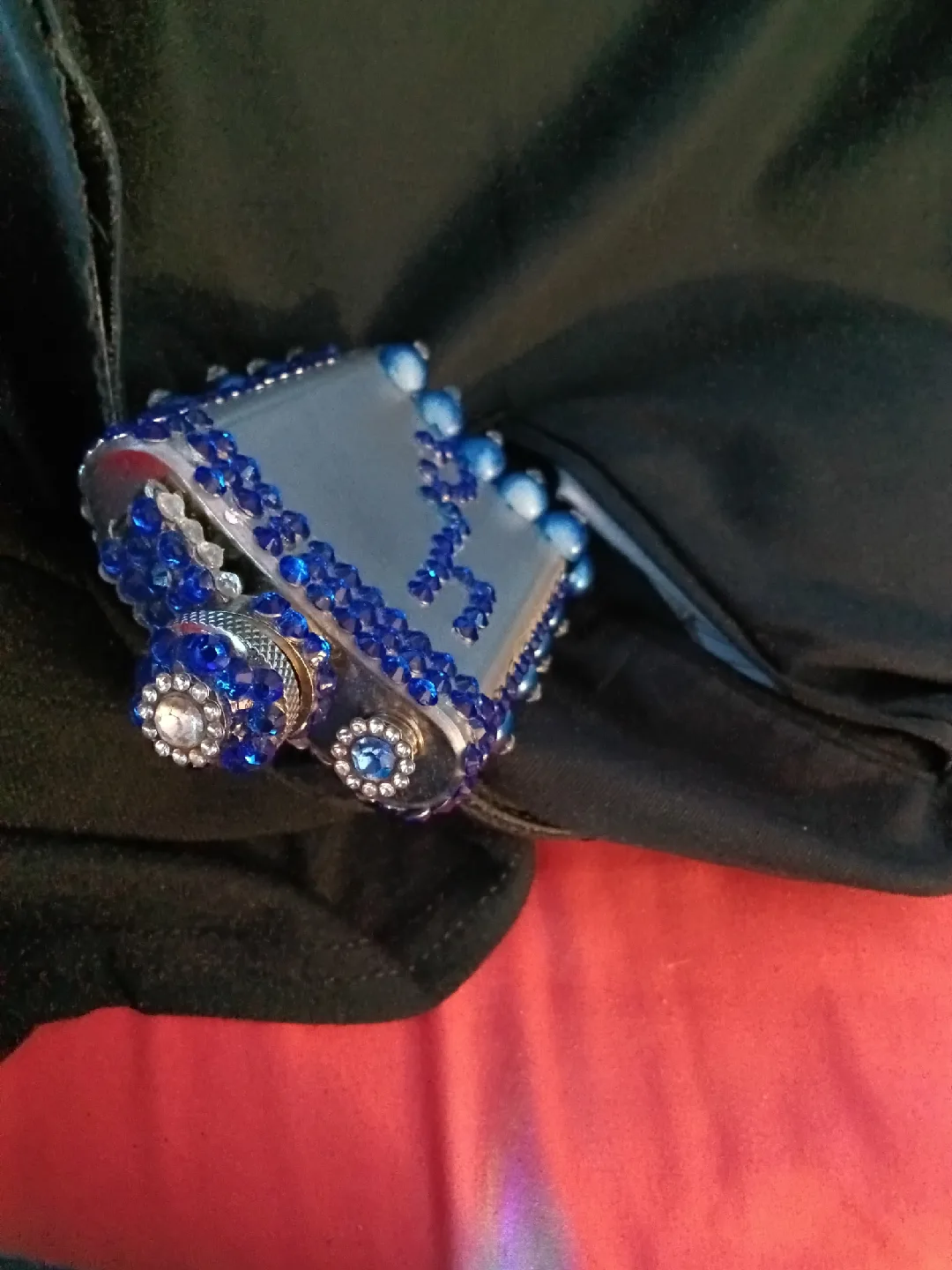 Decorated Hip Flask image indicator(2)