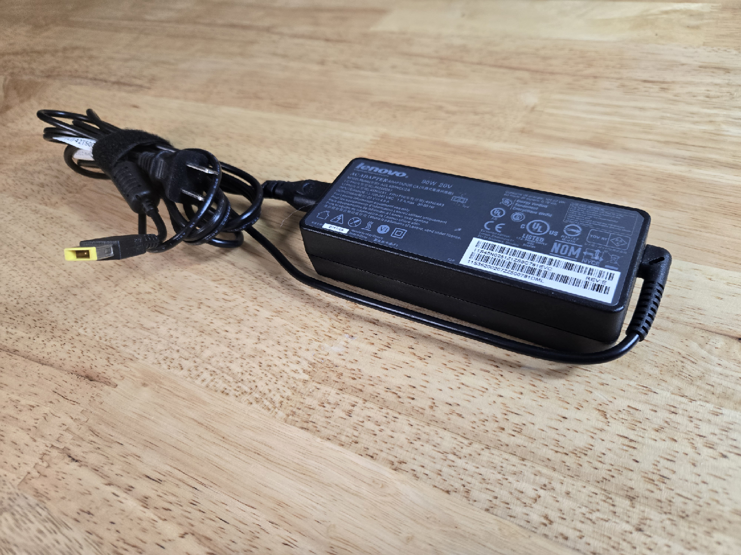 Lenovo Power Adapter 90W - photo 2