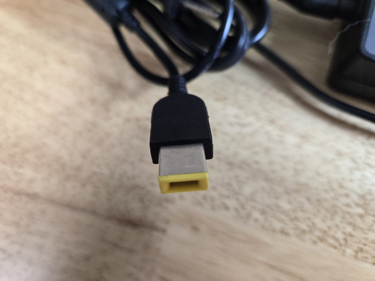 Lenovo Power Adapter 90W - photo 4