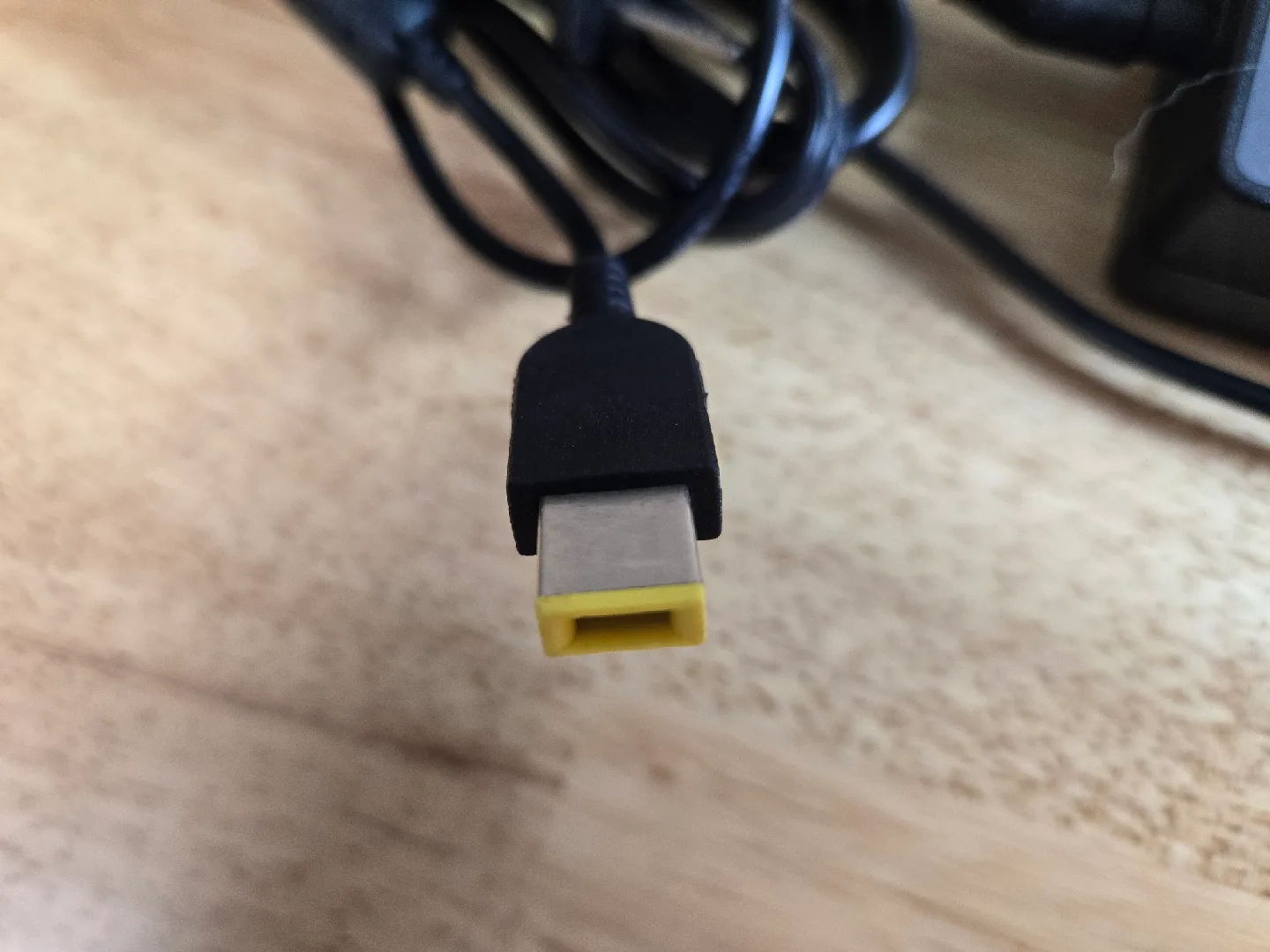 Lenovo Power Adapter 90W image indicator(4)