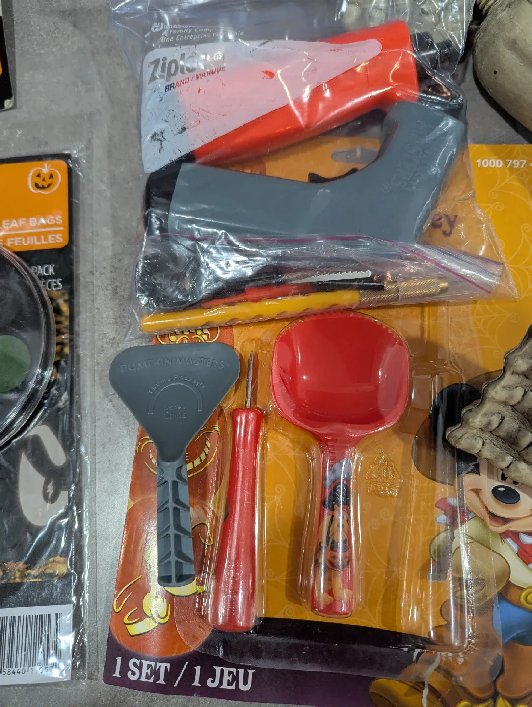 Halloween Decorations Bundle image indicator(4)