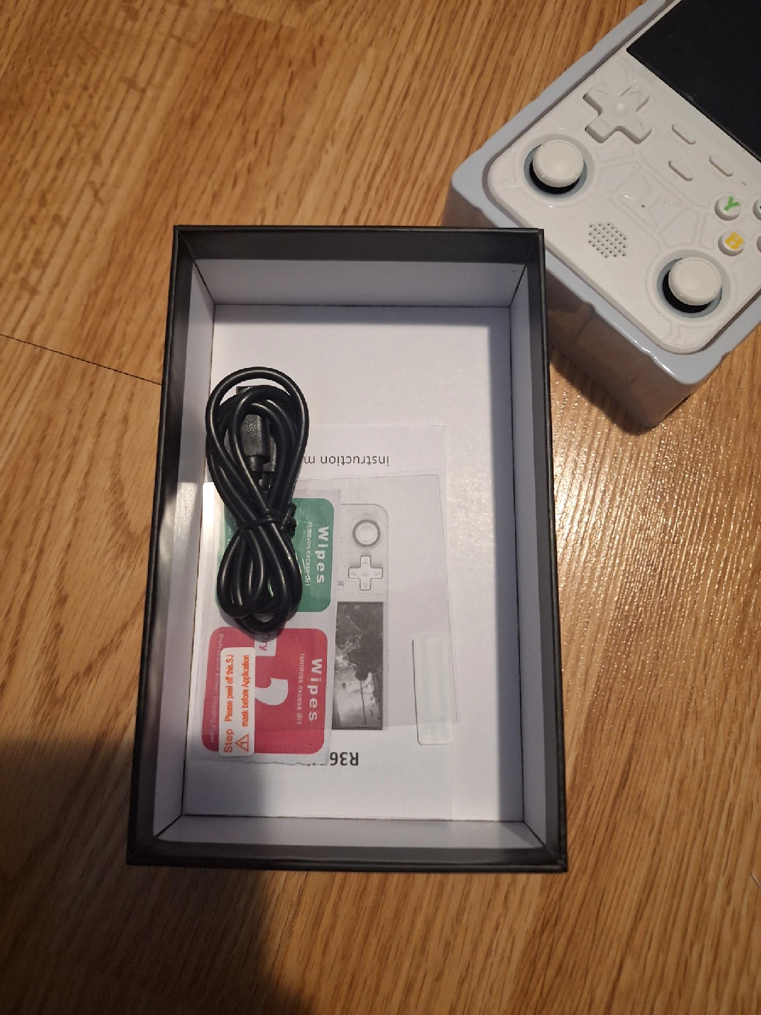 New R36 Ultra Handheld Video Game Console - photo 3