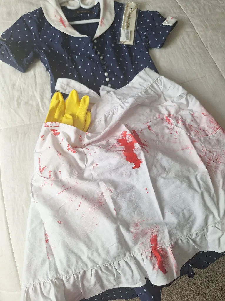 Killer 50s house wife costume image indicator(2)