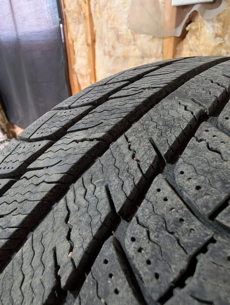 (4)-225/65R17 Michelin X-Ice Winter Tires
