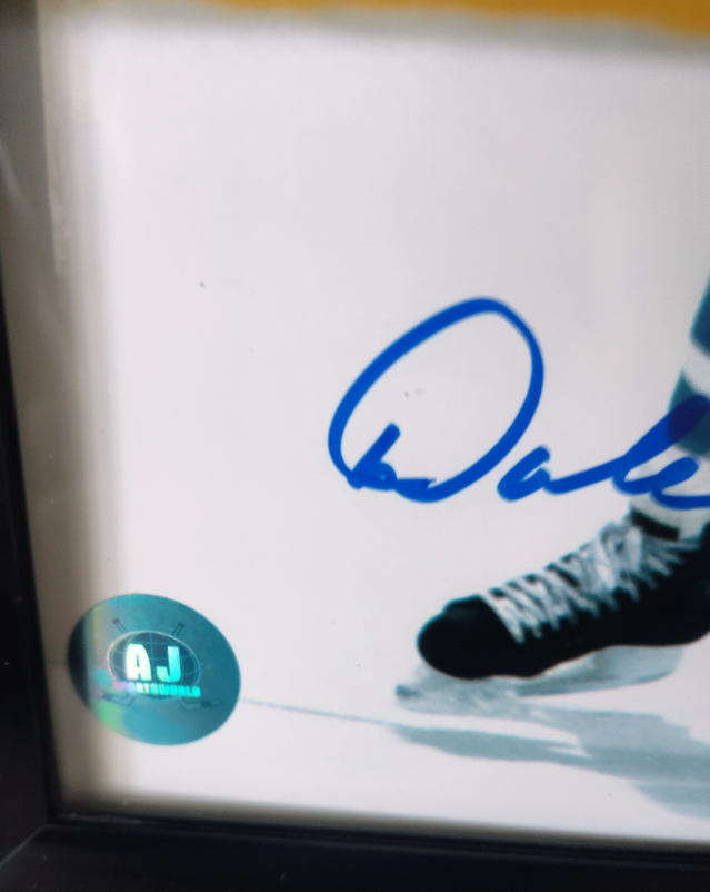 Framed Dale Hunter Quebec Nordiques Autographed 8x10 with VOA - photo 2