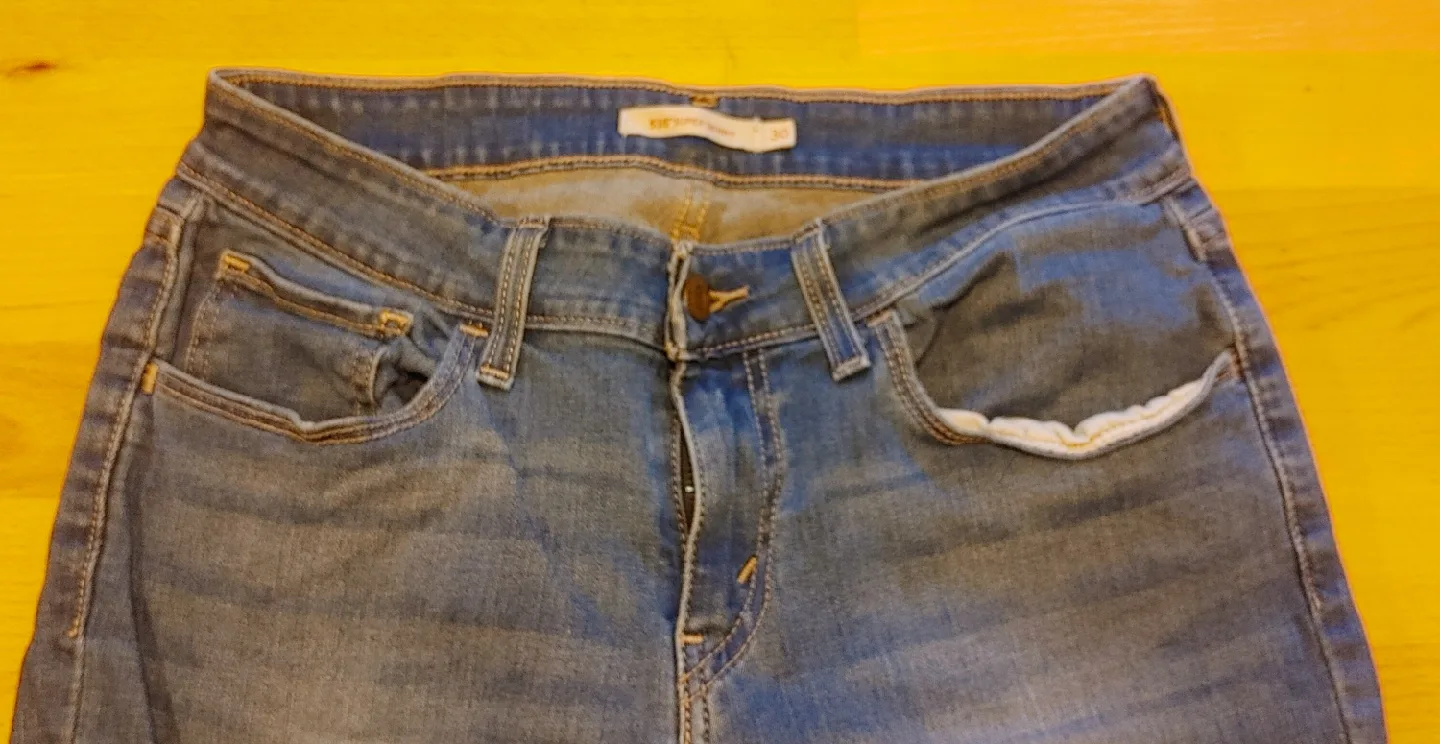 Levi's 535 Super Skinny Jeans - Size 30 image indicator(8)