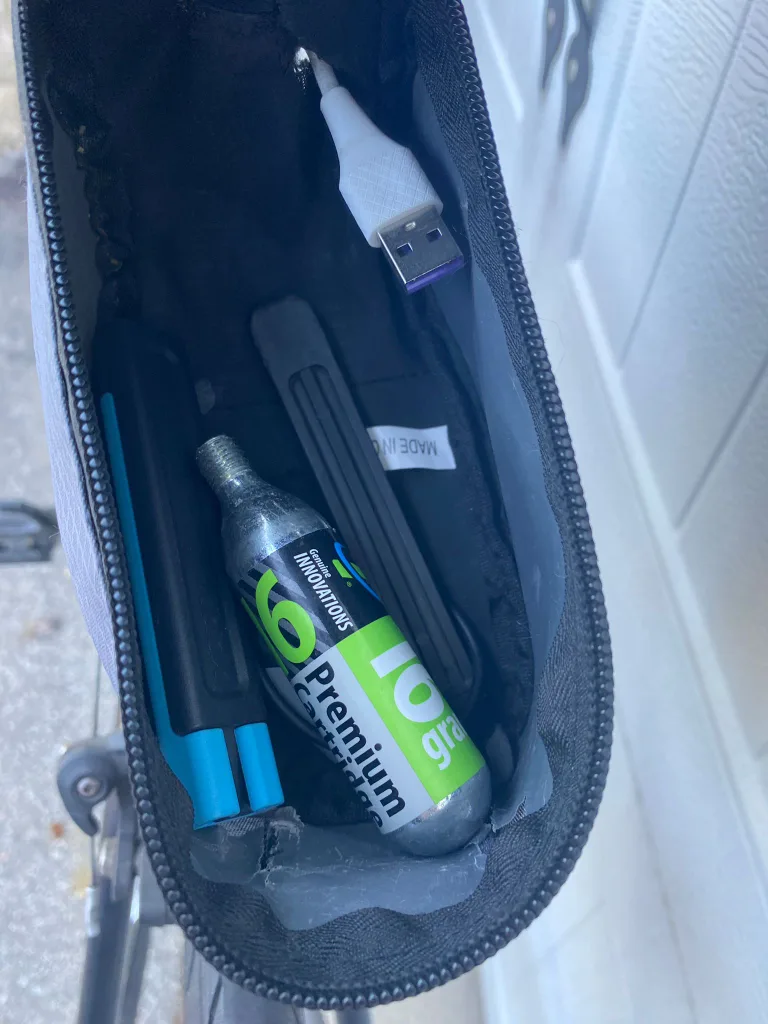 Trek Road Bike - Black and White image indicator(10)