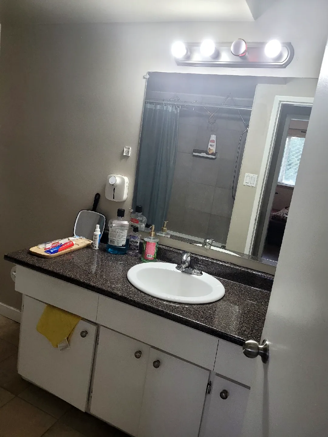 1 bedroom for rent in a 3 bedrooms apartment image indicator(4)