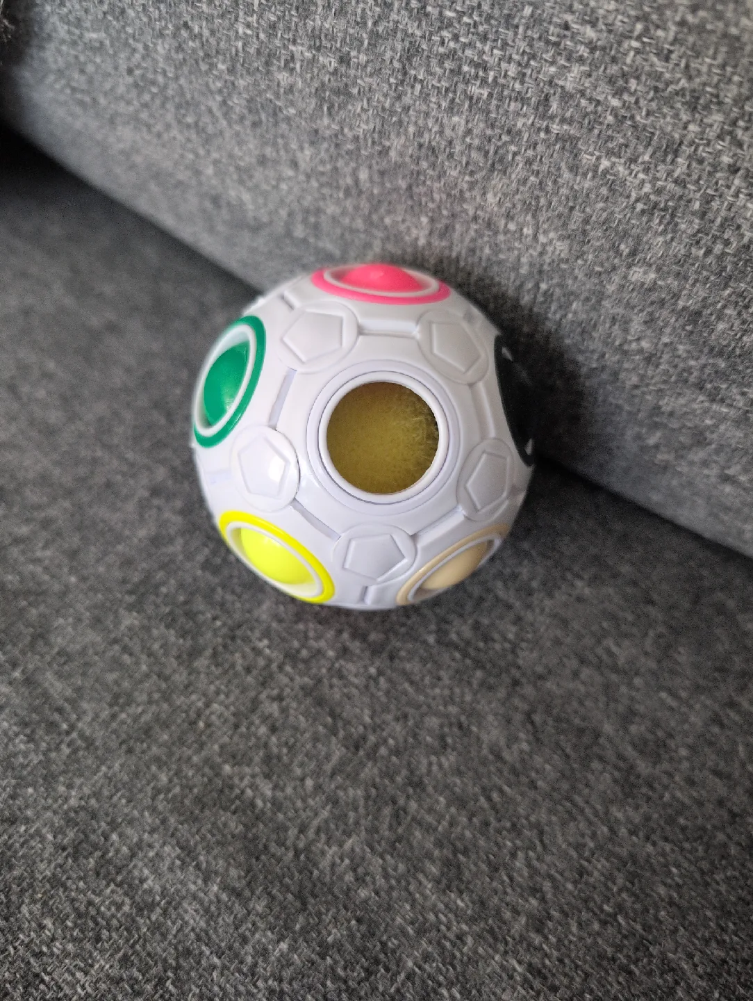 Rainbow Puzzle Ball Fidget Toy image indicator(2)