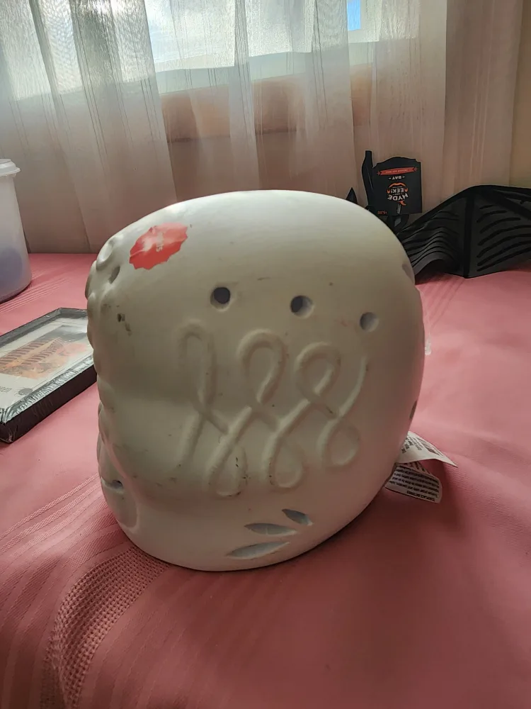 Skull Shaped Candle Holder image indicator(3)