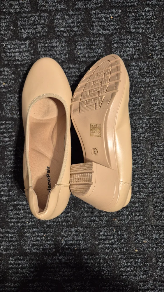 SelenePair Beige Heel Shoes - Size 9 image indicator(5)