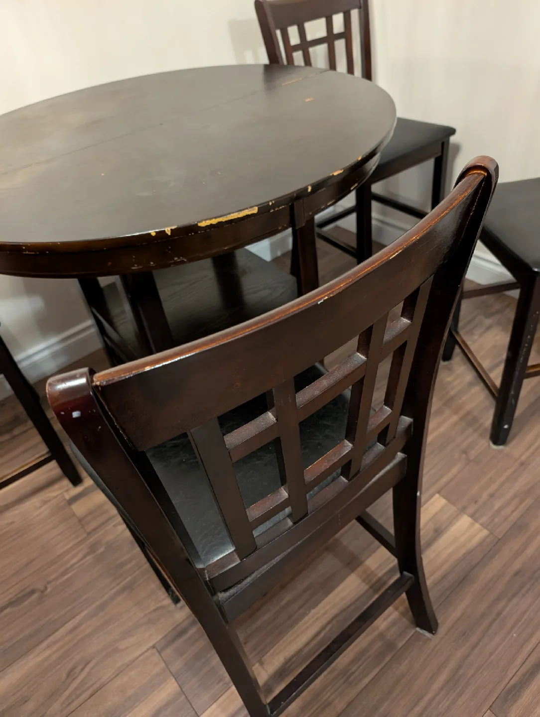 bar table and chairs image indicator(4)