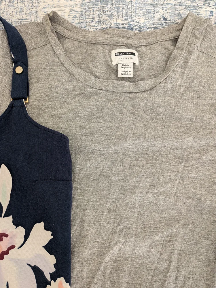 Bundle of Women's Clothing image indicator(3)