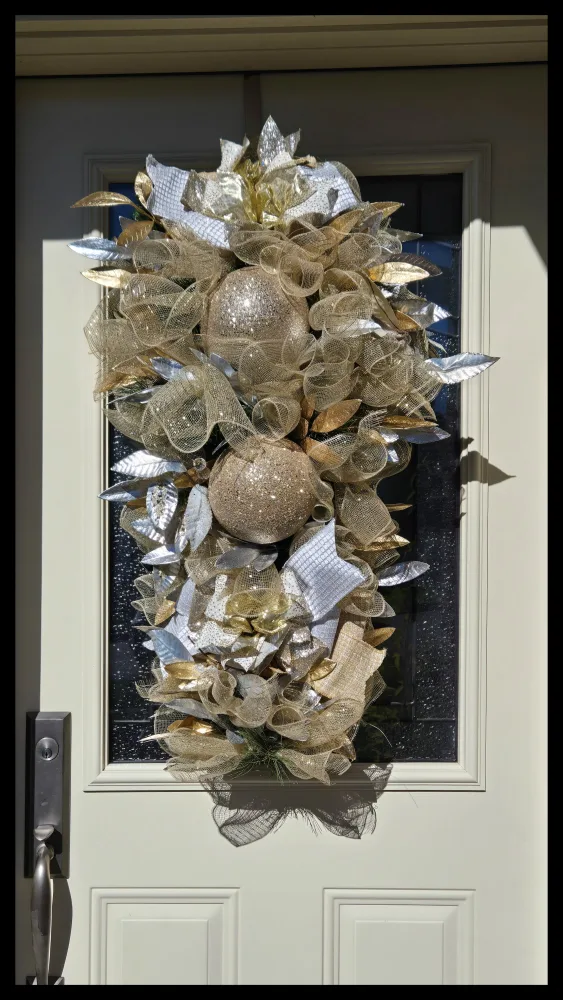 Gold & Silver Christmas Wreath image indicator(5)