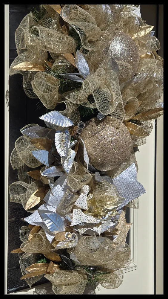 Gold & Silver Christmas Wreath image indicator(6)