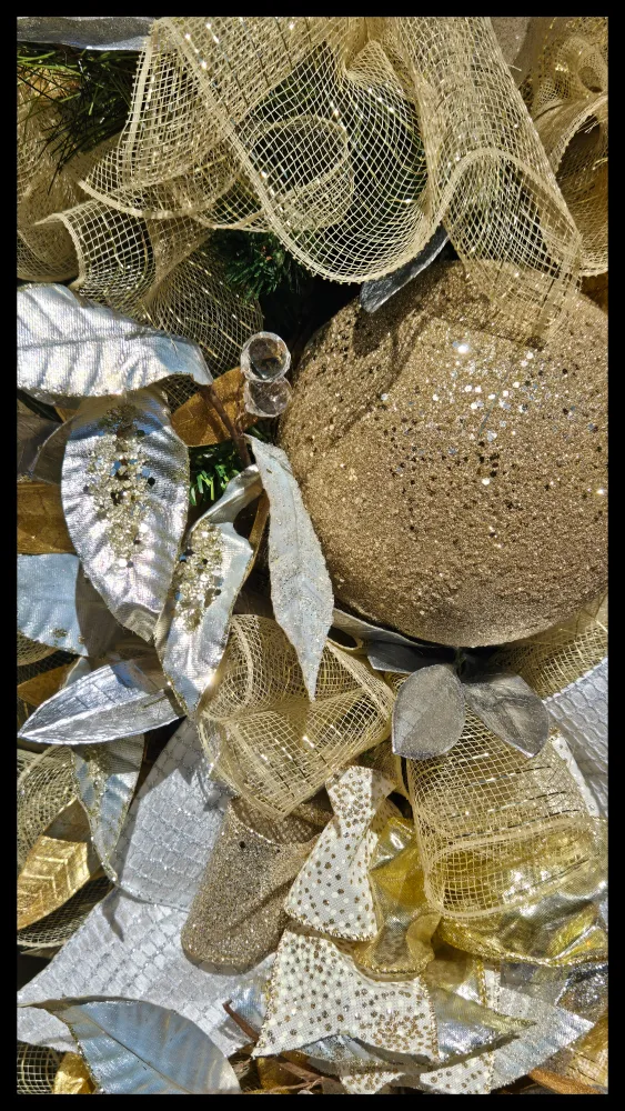 Gold & Silver Christmas Wreath image indicator(7)