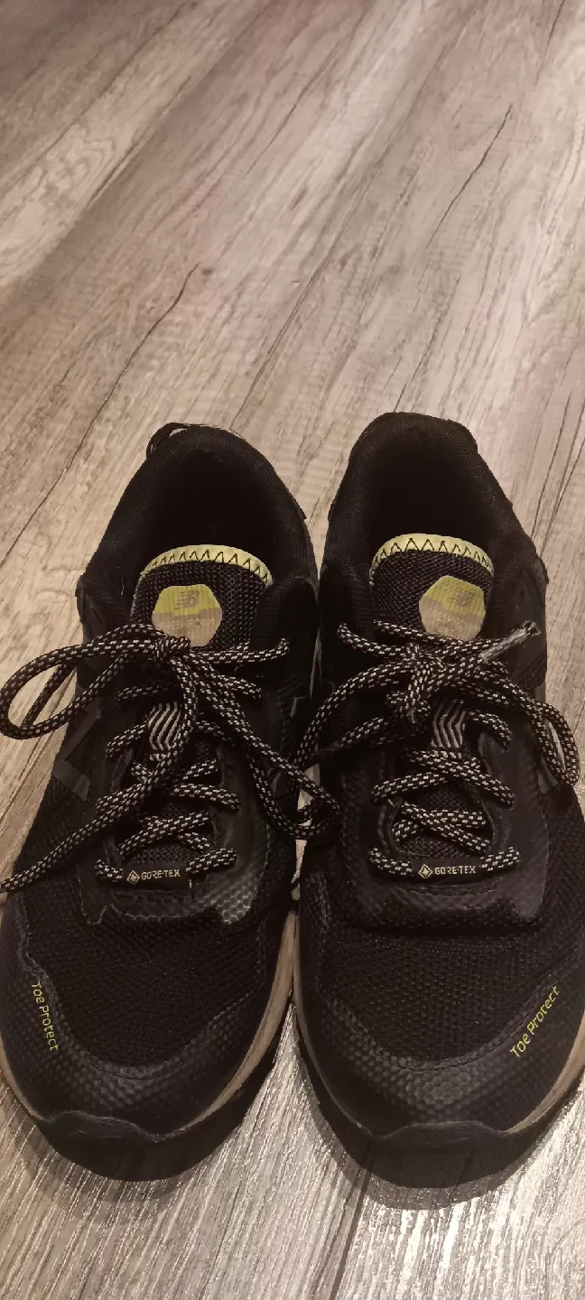 New Balance Fresh Foam Black Trail Shoes thumbnail