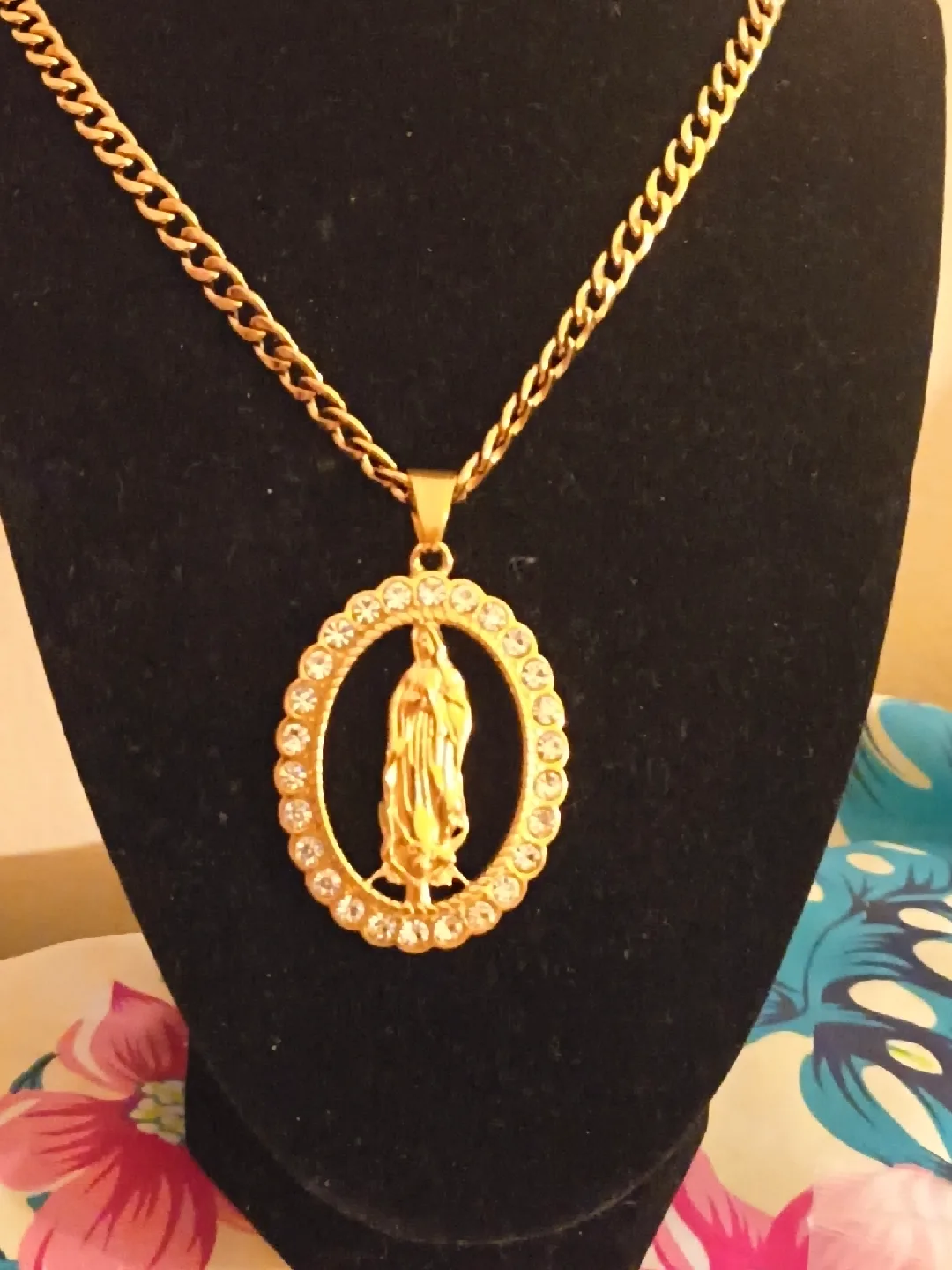 Gold Religious Pendant Necklace image indicator(2)