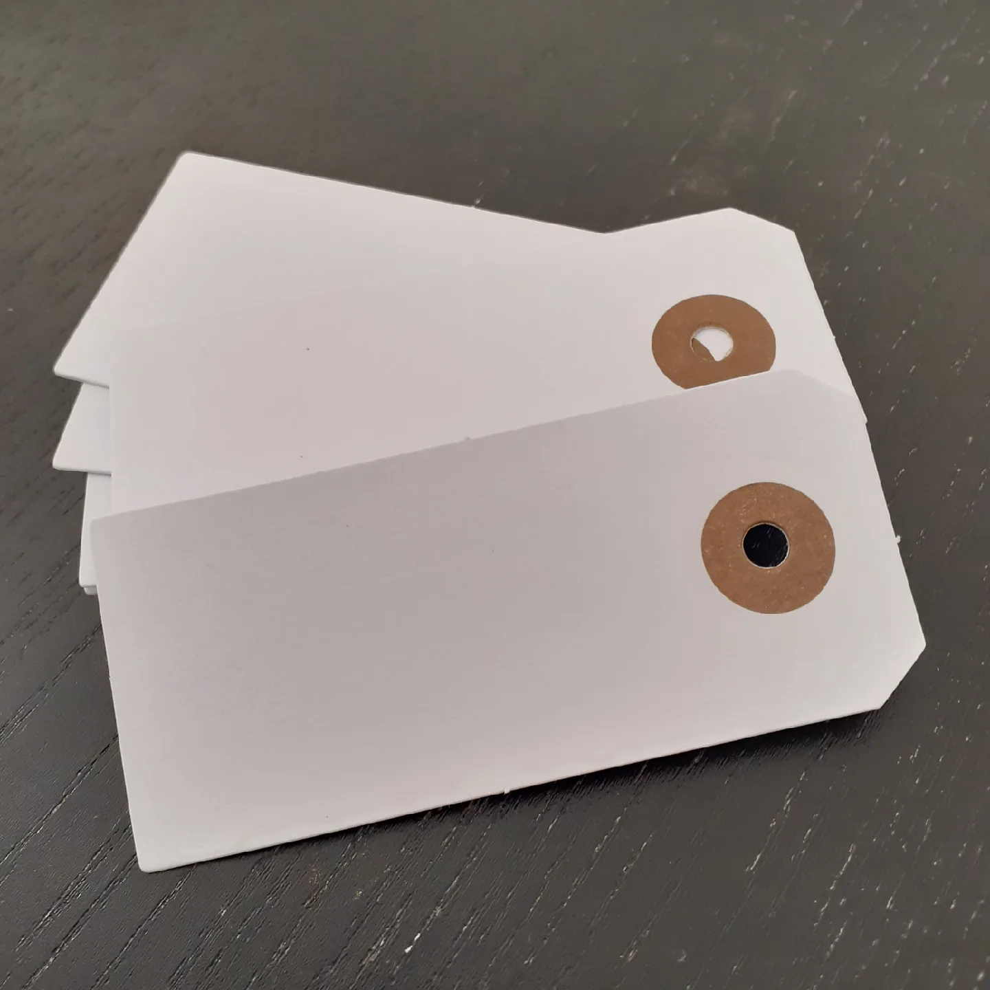 32 Gift Tags image indicator(2)