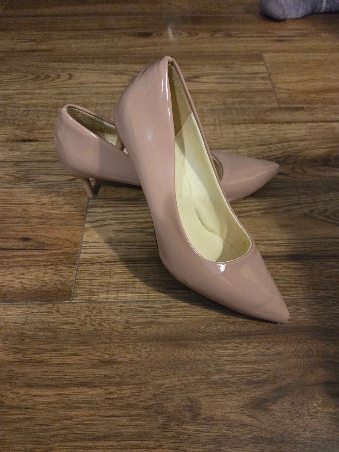 Nude Patent Leather Pointed Toe Heels image indicator(3)