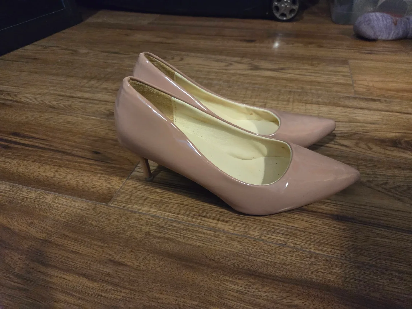 Nude Patent Leather Pointed Toe Heels image indicator(5)