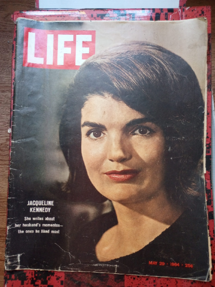 Lot of JFK  History in magazines - photo 5