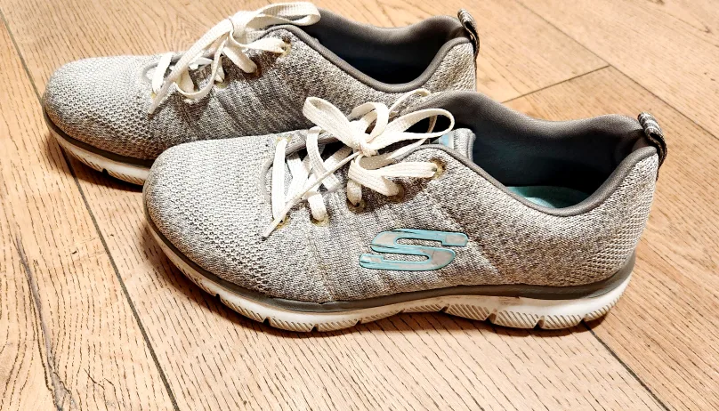 Skechers Air-Cooled Memory Foam Shoes - Size 5.5 image indicator(4)