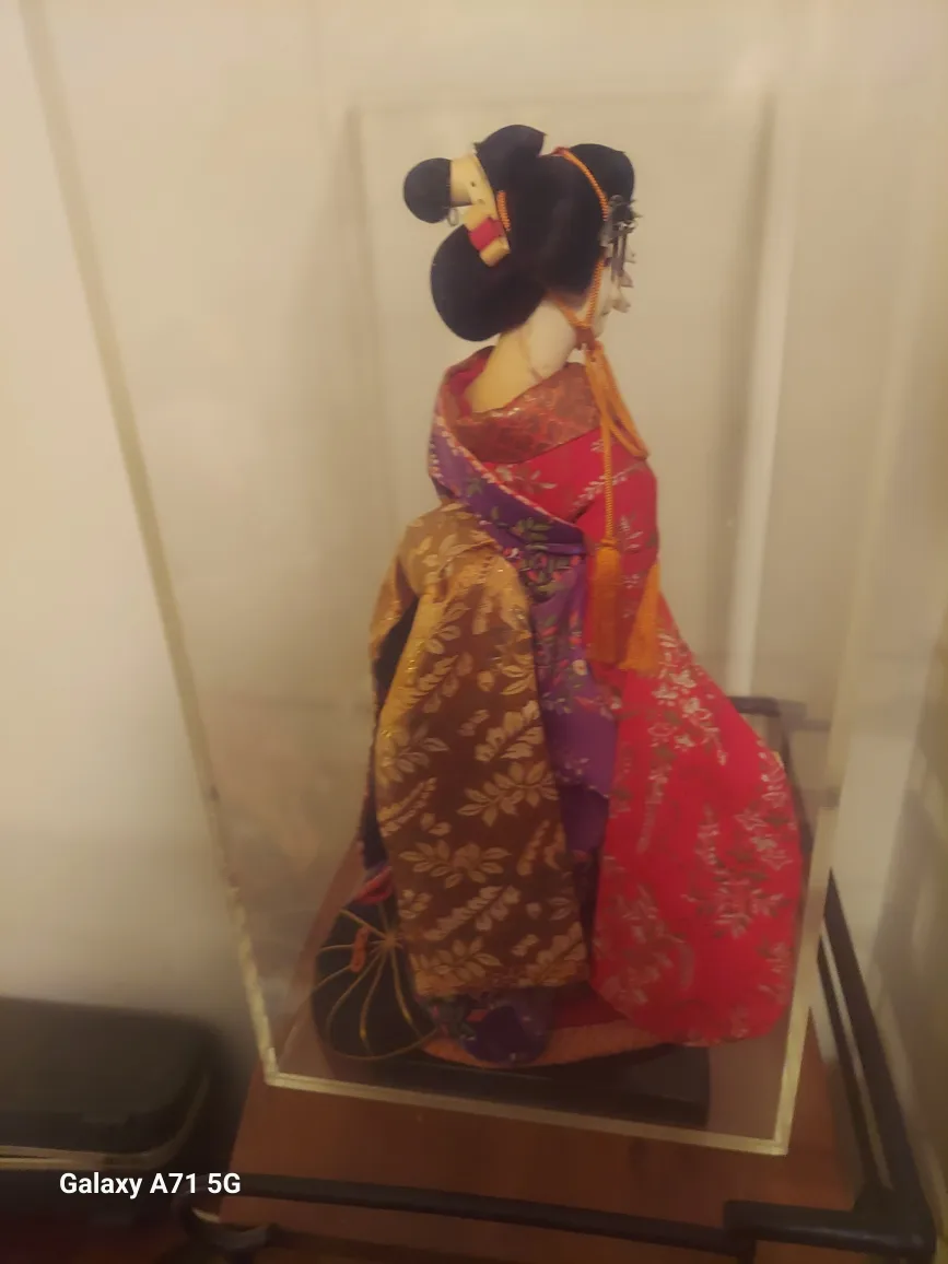 Geisha Doll in plastic case thumbnail