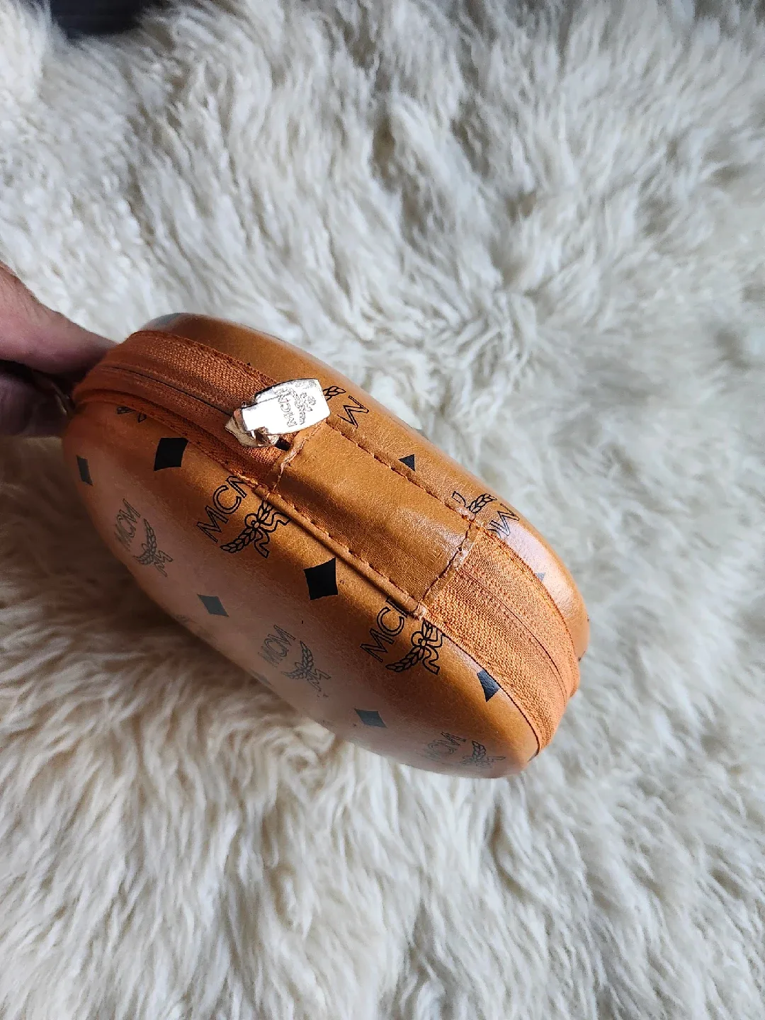 AUTHENTIC MCM  X BEATS HEADPHONE CASE image indicator(2)