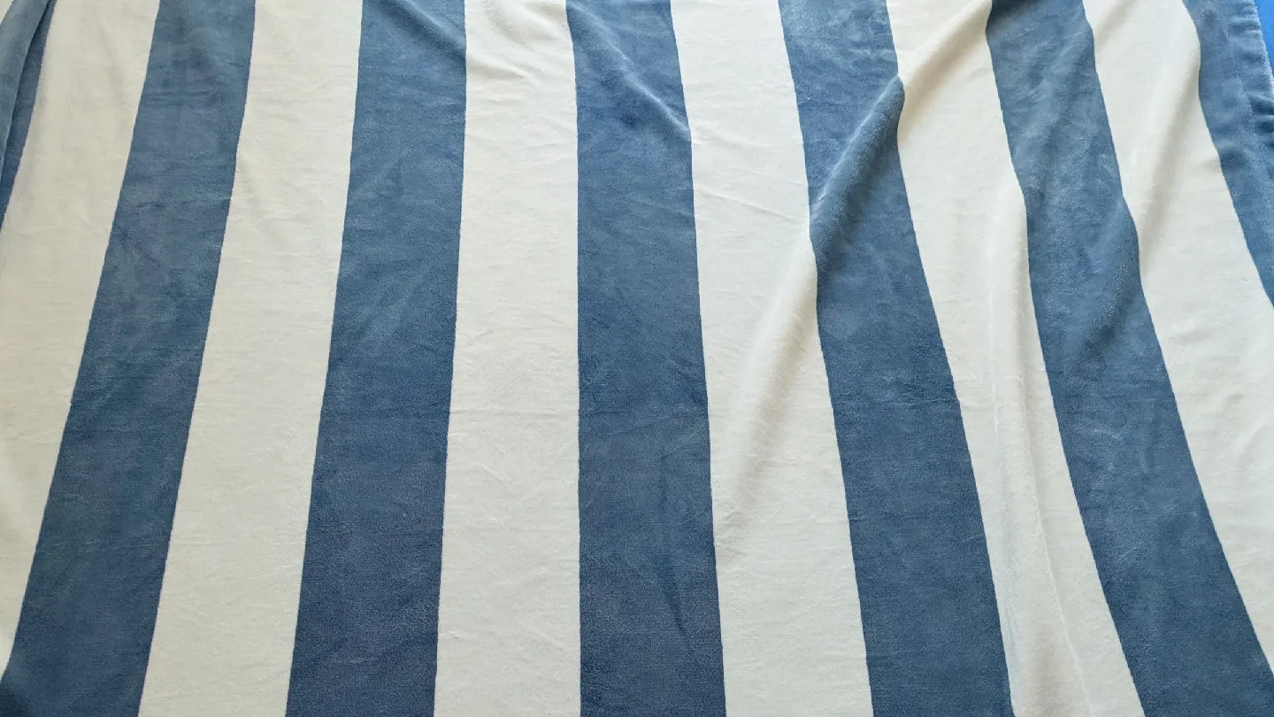 Striped Throw Blanket - Blue and White (King Size) image indicator(2)