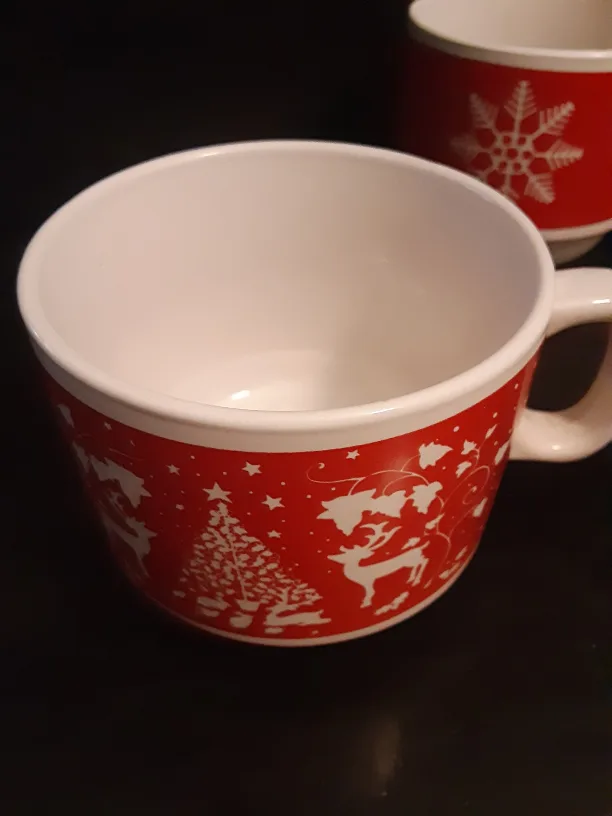 Set of 2 Large Christmas Cups image indicator(2)
