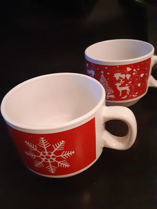 Set of 2 Large Christmas Cups image indicator(4)