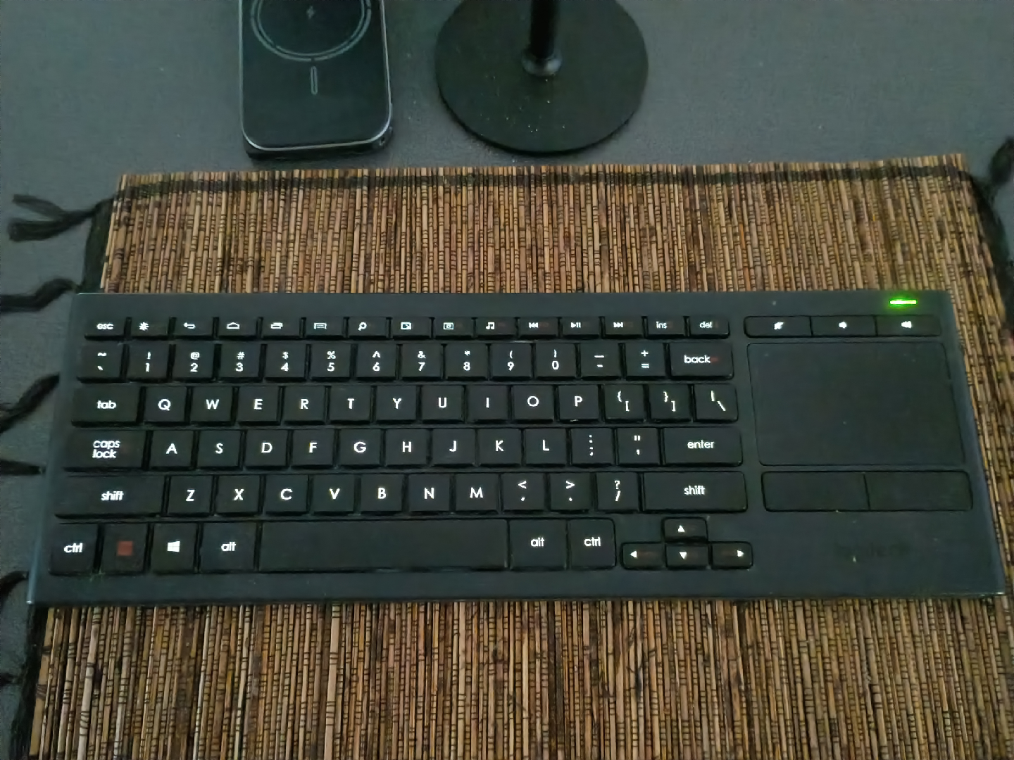 Logitech K830 wireless illuminated keyboard. - photo 2