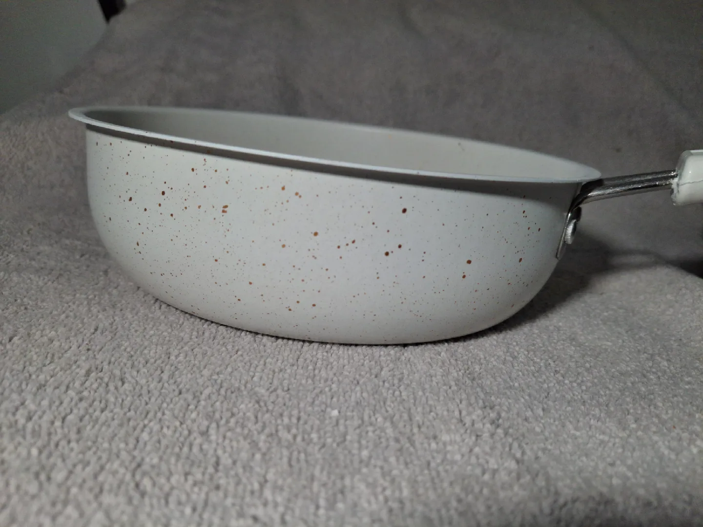 19cm Speckled White Frying Pan image indicator(3)