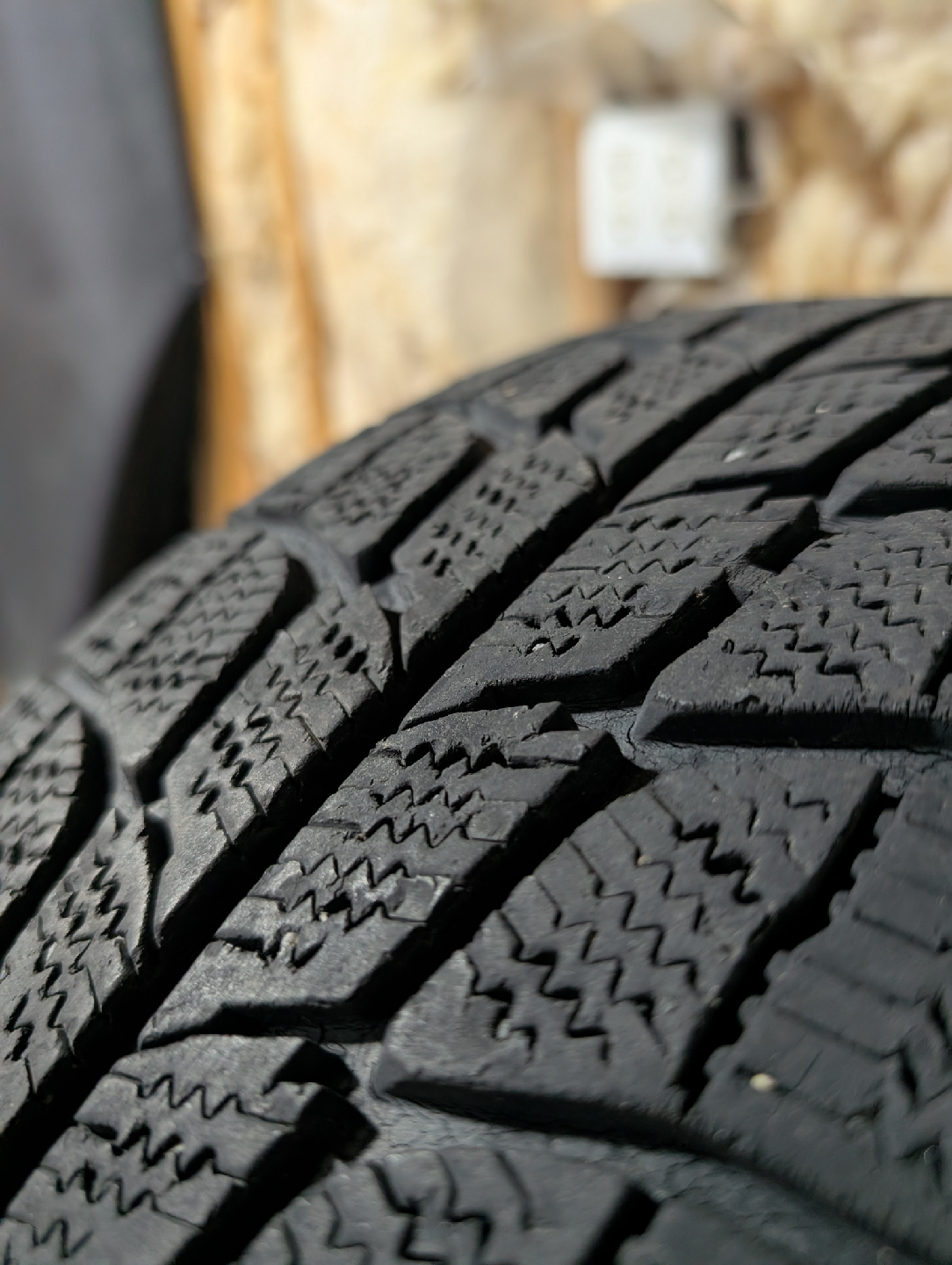 (4)-225/65R17 Winter Tires On Alloy Rims Off 2012 Toyota Rav 4 - photo 2
