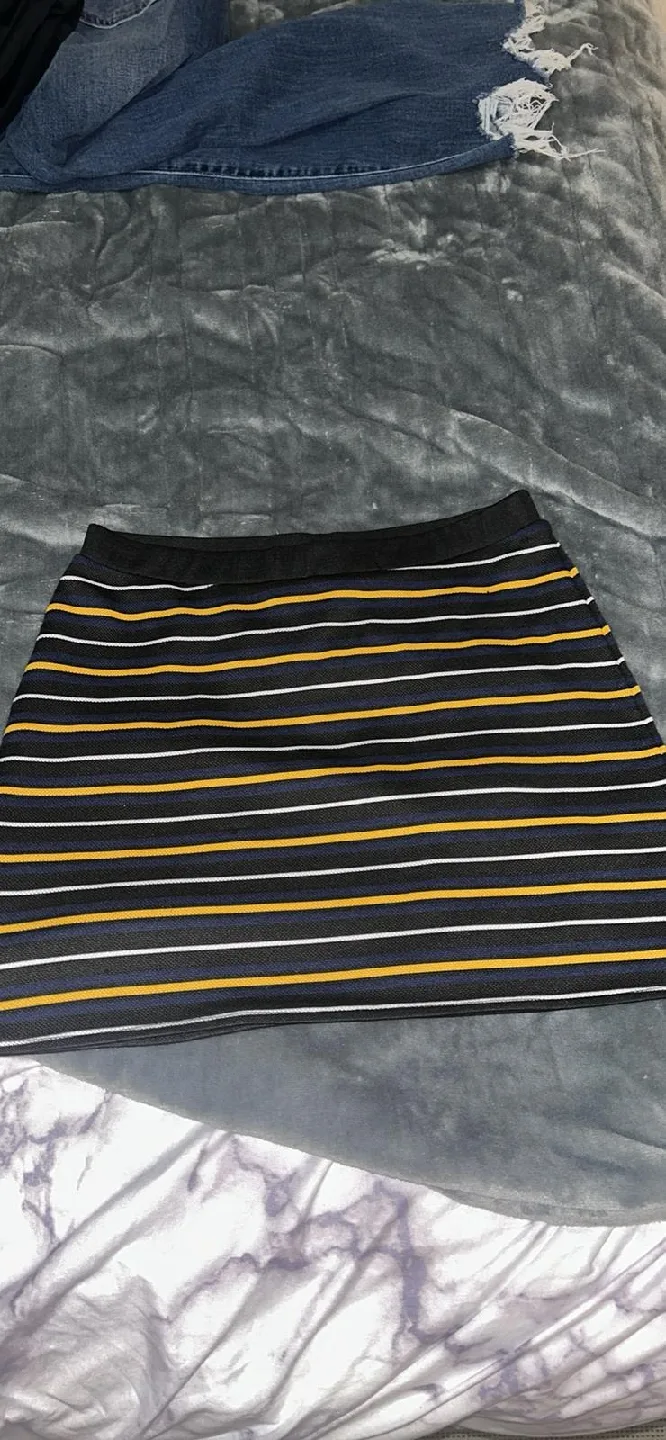 H&M Assorted Women's Tops & Skirts image indicator(8)