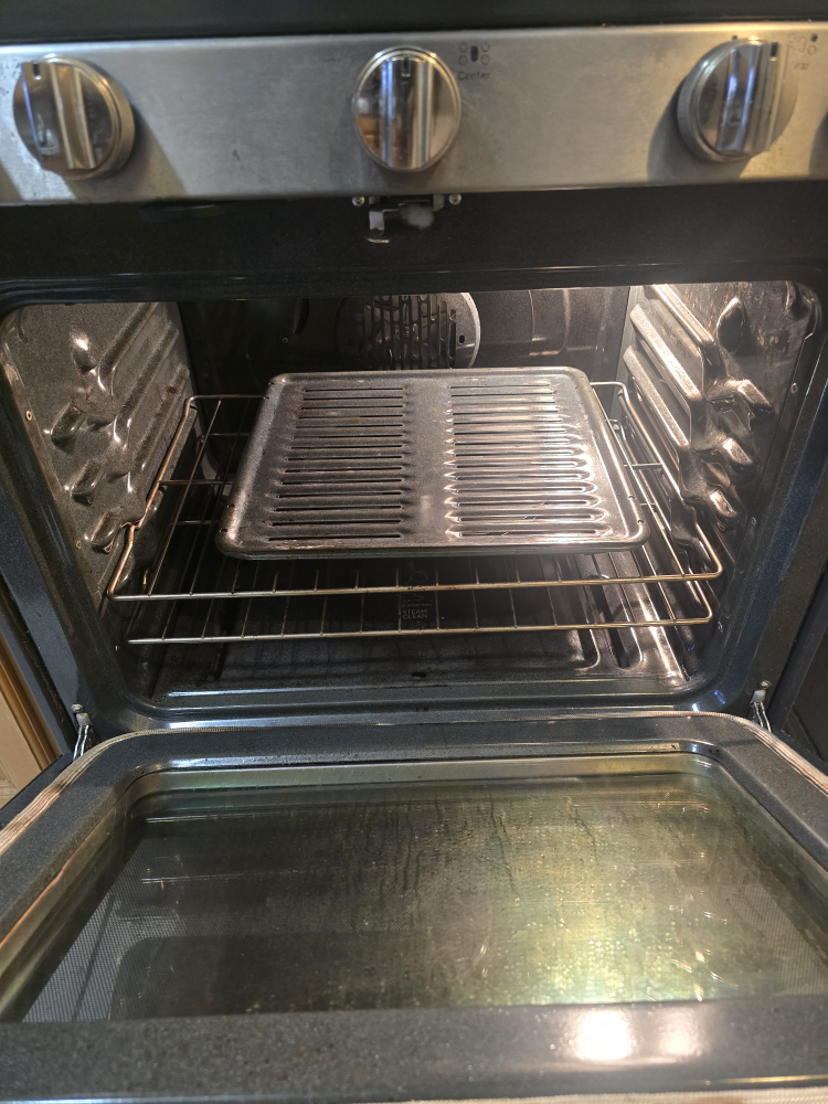 GE Gas Range with Oven - photo 3