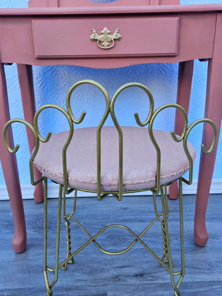 Pink Vanity Table with Stool and Mirror image indicator(6)