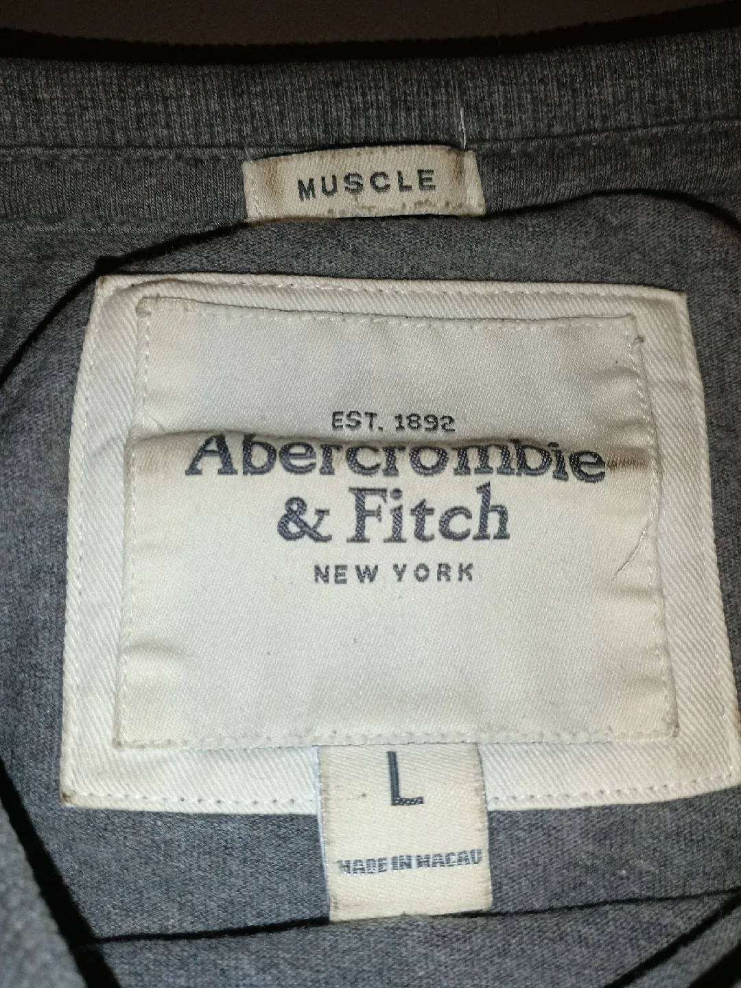 Abercrombie & Fitch Muscle T-Shirt - Size L image indicator(2)