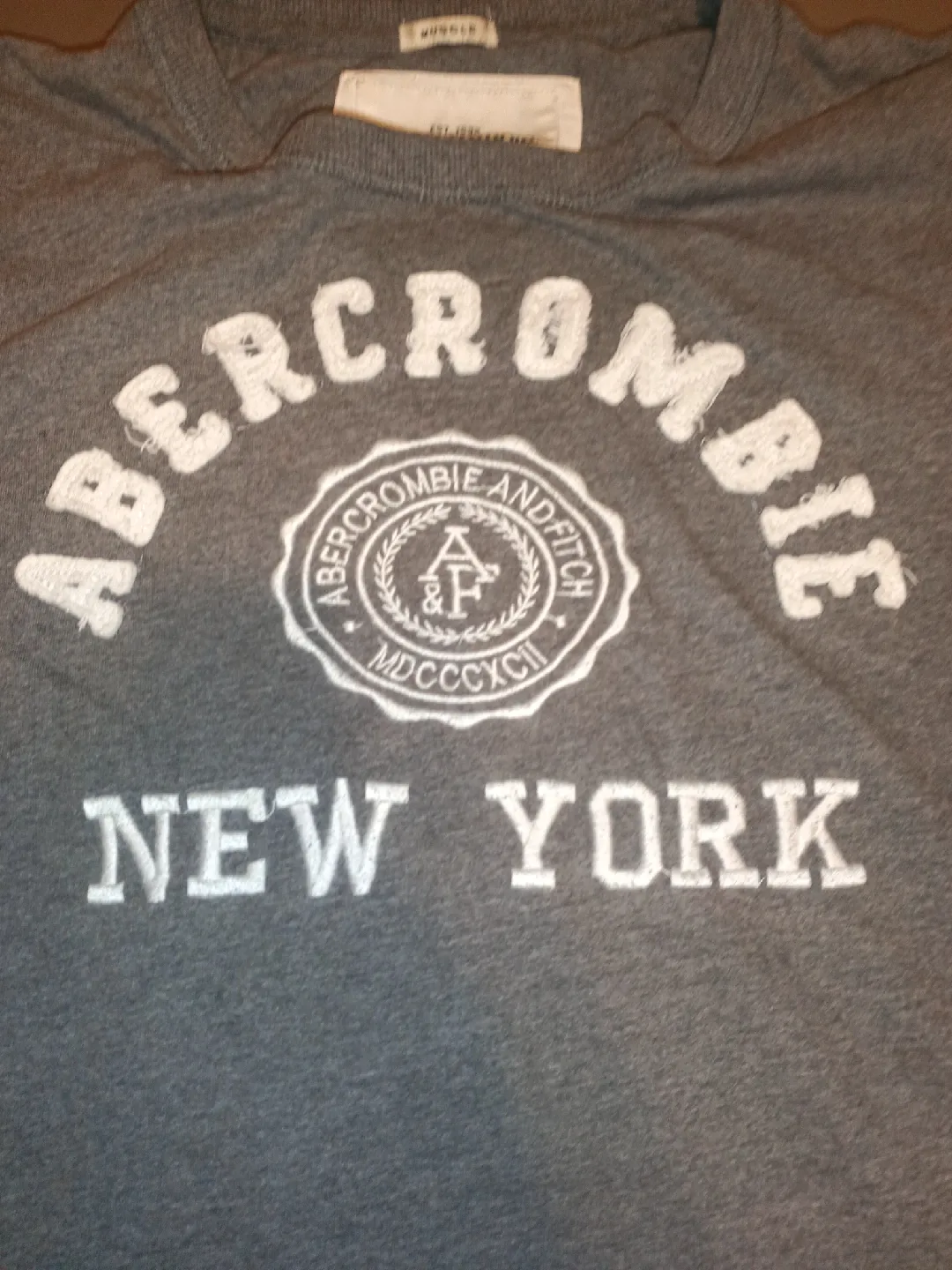 Abercrombie & Fitch Muscle T-Shirt - Size L image indicator(3)