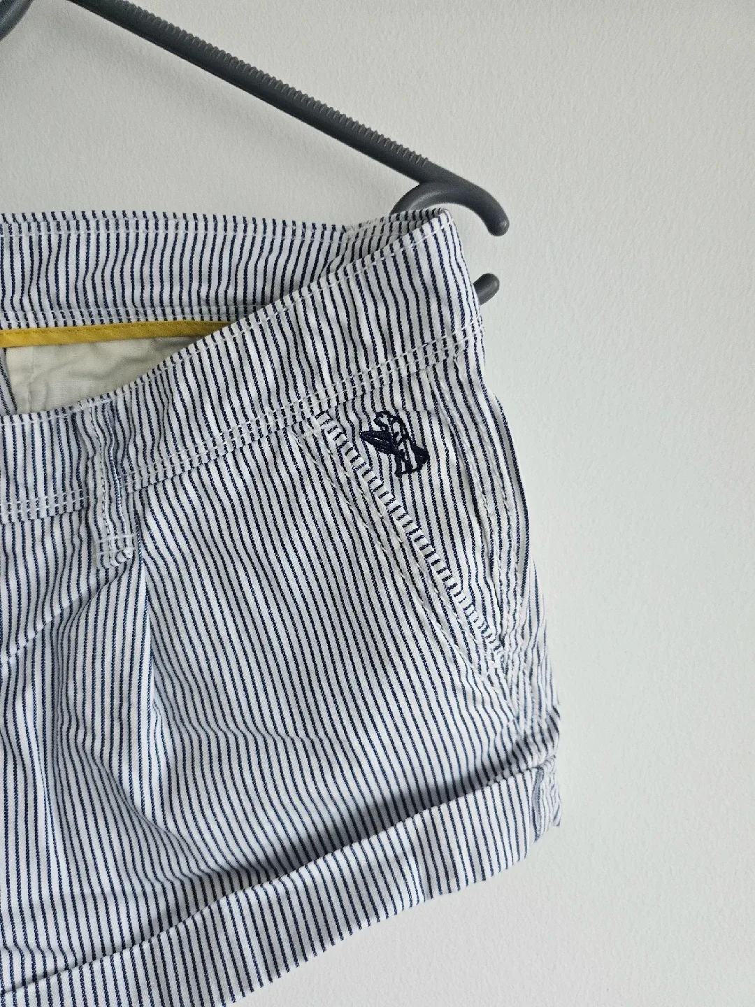 Abercrombie & Fitch Shorts - Size 28 image indicator(3)