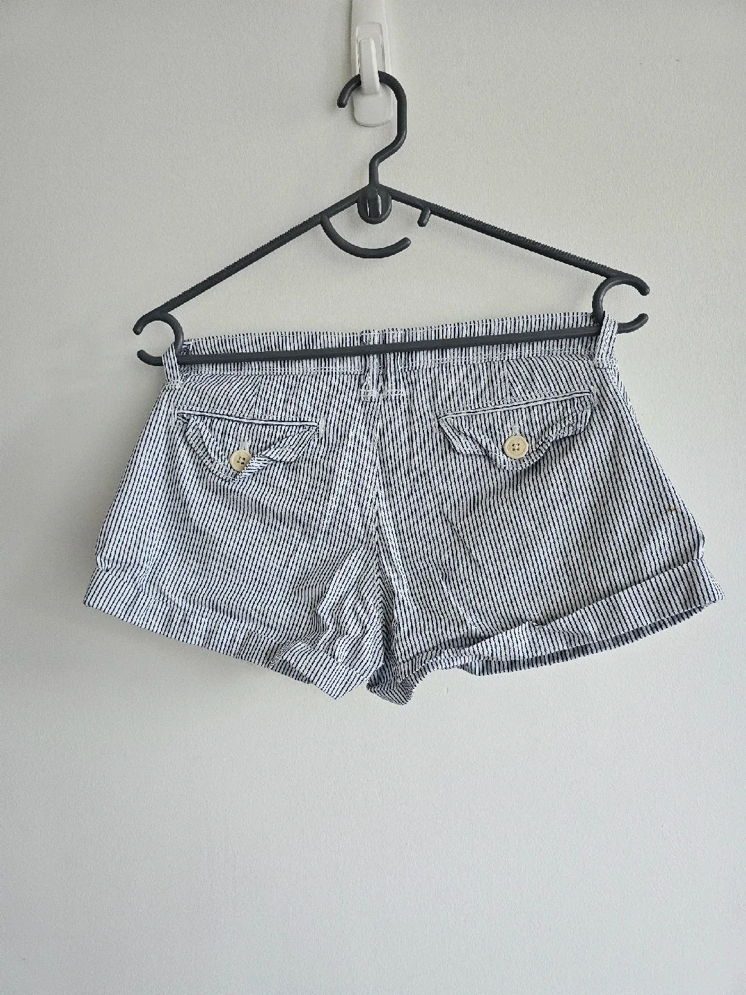 Abercrombie & Fitch Shorts - Size 28 image indicator(4)